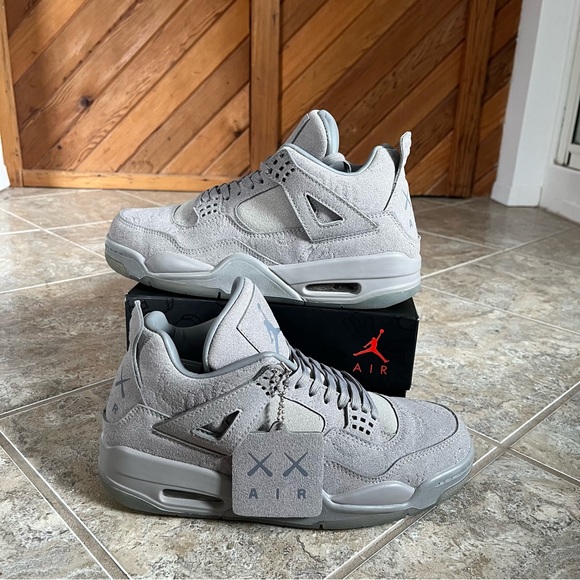 Kaws Jordan 4 retro taille 9 de couleur grise disponible - Picture 6 of 12